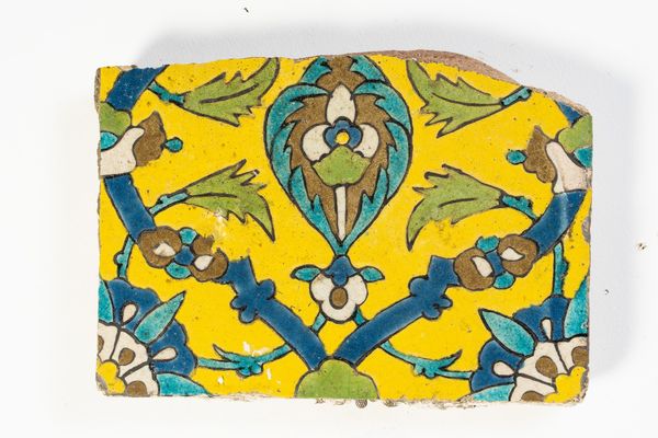 Arte Islamica : 'Frammento di mattonella cuerda seca Iran Safavide, XVII secolo '  - Asta ASTA 269 - ARTE ISLAMICA - Associazione Nazionale - Case d'Asta italiane