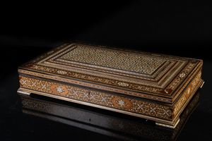 Arte Islamica - 'Grande scatola porta Corano in legno intarsiato Vicino Oriente, XX secolo '