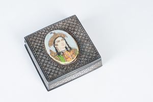 Arte Islamica - 'Piccola scatola bidri decorata con effige di una principessa India, Deccan, XIX secolo '