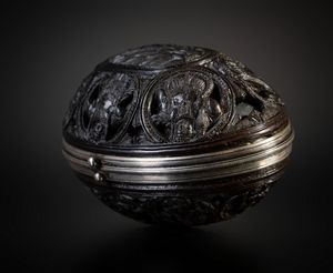 Arte Islamica - 'Scatola in forma di uovo in cocco ed argento India, XIX secolo '