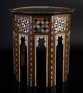 Arte Islamica - 'Tavolo da caff in legno intarsiato Impero Ottomano, tardo XIX-XX secolo '
