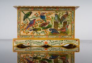 Arte Indiana - 'Scrigno in avorio dipinto con fiori ed uccelli India, tardo XIX secolo '