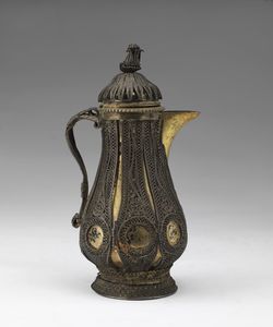Arte Islamica - 'Bricco in metallo ricoperto in filigrana d'argento Turchia, XVIII secolo '