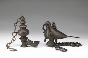 Arte Indiana - 'Due lampade ad olio in bronzo India, Deccan, XVI-XVII secolo '