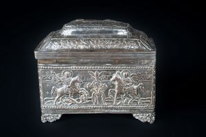 Arte Islamica - 'Scatola in argento sbalzato con raffigurazioni di santi Grecia Ottomana, XVIII-XIX secolo '