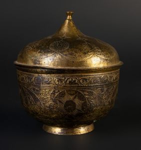 Arte Islamica - 'Ciotola con coperchio in rame dorato (tombak) Turchia Ottomana, XVII-XVIII secolo '