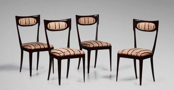 Quattro sedie con struttura in legno e rivestimento in tessuto.  - Asta Design - Associazione Nazionale - Case d'Asta italiane