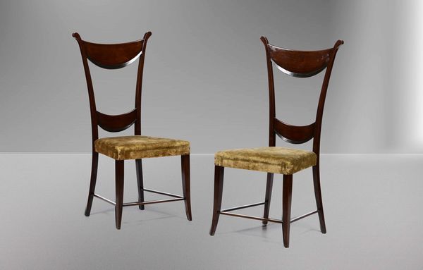 Due sedie con struttura in legno e seduta con rivestimento in tessuto.  - Asta Design - Associazione Nazionale - Case d'Asta italiane