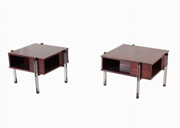 Due tavoli bassi da centro con struttura in legno e metallo.  - Asta Design - Associazione Nazionale - Case d'Asta italiane