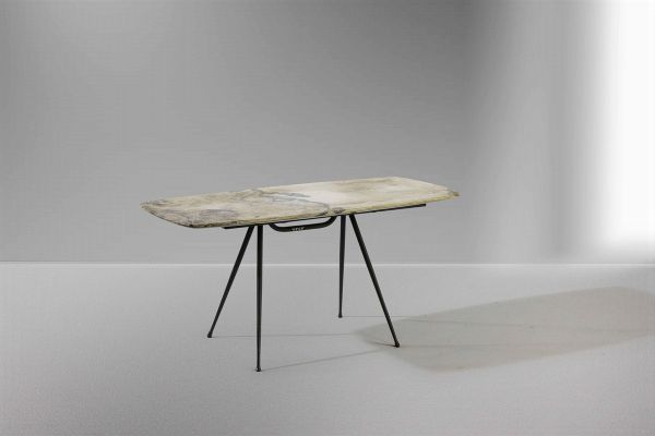 Tavolo basso con struttura in metallo e piano in marmo.  - Asta Design - Associazione Nazionale - Case d'Asta italiane