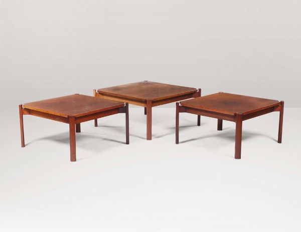 Set di tre tavoli bassi occasionali in legno.  - Asta Design - Associazione Nazionale - Case d'Asta italiane