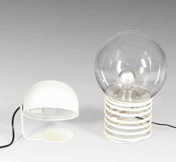 Set di due lampade da tavolo con struttura in metallo laccato, ABS e vetro.  - Asta Design - Associazione Nazionale - Case d'Asta italiane
