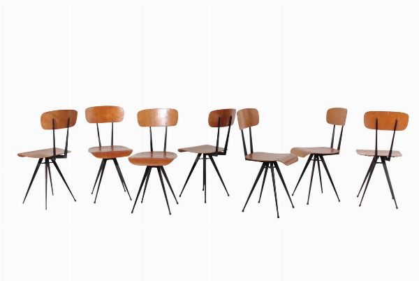 Sette sedie con struttura in metallo e sedute e schienale in legno.  - Asta Design - Associazione Nazionale - Case d'Asta italiane