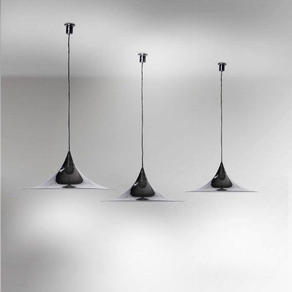 Tre lampade a sospensione struttura in metallo cromato.  - Asta Design - Associazione Nazionale - Case d'Asta italiane