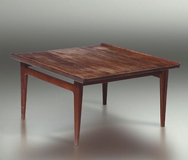 Tavolo basso con struttura in legno.  - Asta Design - Associazione Nazionale - Case d'Asta italiane