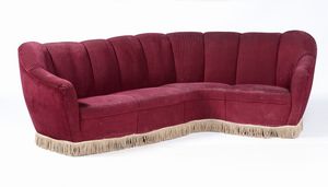 Salotto composto da un divano e due poltrone con struttura in legno e rivestimenti in velluto.  - Asta Design - Associazione Nazionale - Case d'Asta italiane