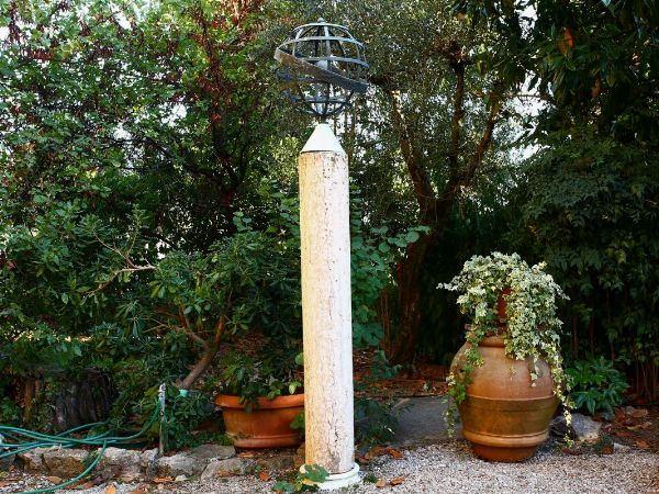 Antica colonna in marmo rosso di Verona  - Asta House sale: Arte e Design da villa 
