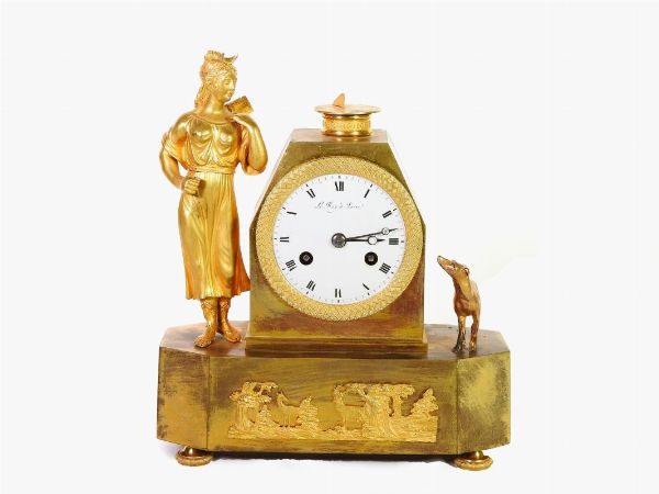 Orologio da camino in bronzo dorato  - Asta House sale: Arte e Design da villa 