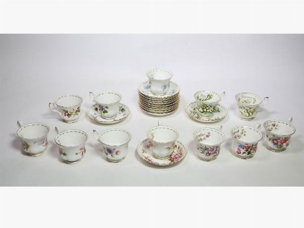 Serie di tazzine da tea in porcellana policroma  - Asta House sale: Arte e Design da villa 