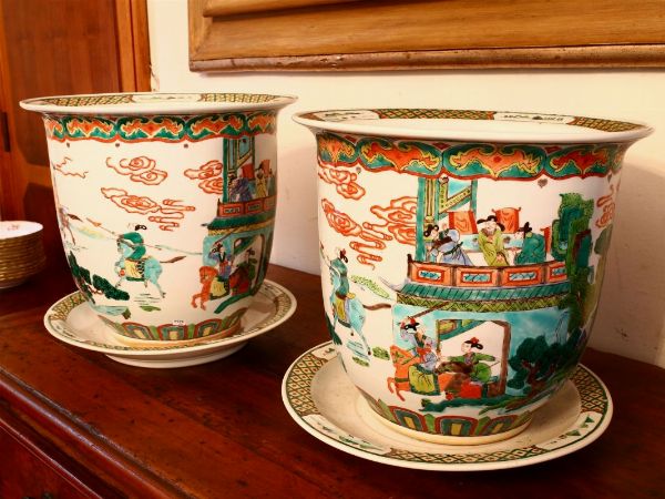 Coppia di cachepot in porcellana policroma  - Asta House sale: Arte e Design da villa 
