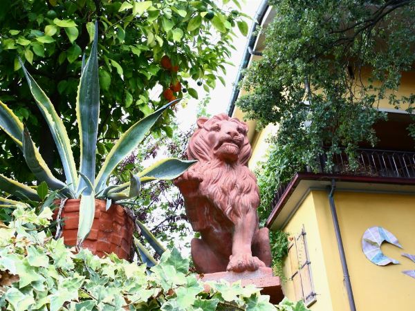 Coppia di figure da giardino in terracotta  - Asta House sale: Arte e Design da villa 