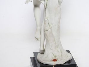 Gianni Visentin : Figura femminile in porcellana biscuit  - Asta House sale: Arte e Design da villa 