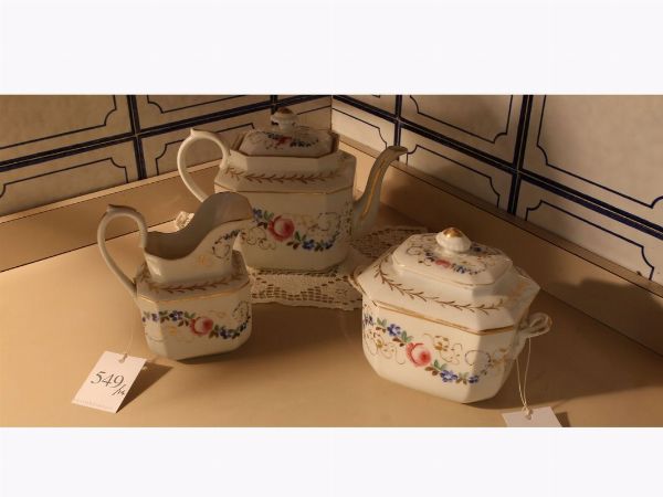 Servito da tea in porcellana policroma  - Asta House sale: Arte e Design da villa 