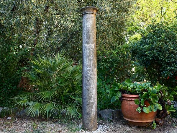 Antica colonna in marmo  - Asta House sale: Arte e Design da villa 