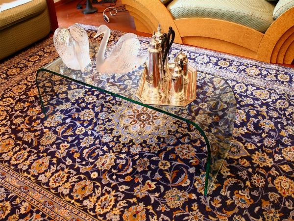 Tavolino basso in cristallo curvato  - Asta House sale: Arte e Design da villa 