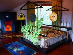 Max Ernst : Letto Gabbia in legno laccato e ottone, Produzione Mirabili  - Asta House sale: Arte e Design da villa 