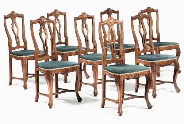 Otto sedie in noce intagliato, XIX-XX secolo  - Asta Antiquariato - Associazione Nazionale - Case d'Asta italiane