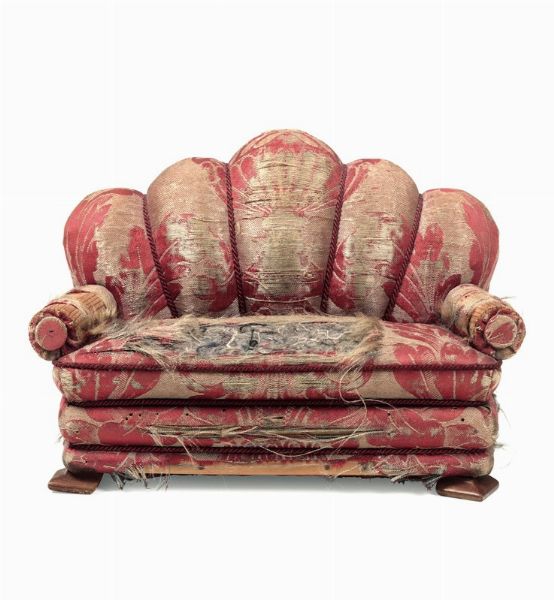 Modellino di divano imbottito (puntaspilli), XIX secolo  - Asta Antiquariato - Associazione Nazionale - Case d'Asta italiane