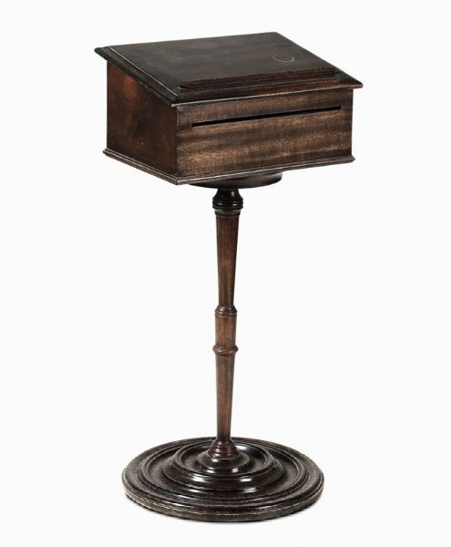 Modellino di leggio in legno e metallo, XIX secolo  - Asta Antiquariato - Associazione Nazionale - Case d'Asta italiane