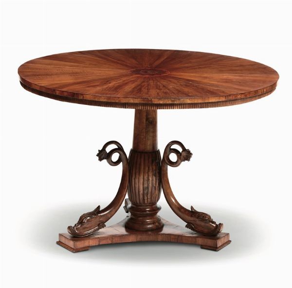 Tavolo circolare in legno intagliato e impiallacciato, XIX secolo  - Asta Antiquariato - Associazione Nazionale - Case d'Asta italiane