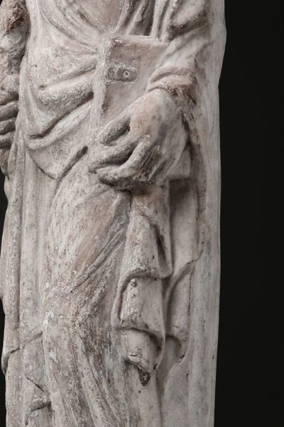 Santa in marmo scolpito. Scultore del XVI secolo (probabili riscolpiture del XX secolo)  - Asta Antiquariato - Associazione Nazionale - Case d'Asta italiane