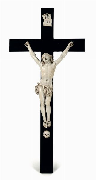 Cristo in avorio su croce in legno ebanizzato. Scultore del XVIII-XIX secolo  - Asta Antiquariato - Associazione Nazionale - Case d'Asta italiane