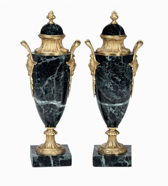 Coppia di vasi in marmo verde e bronzo dorato, XIX-XX secolo  - Asta Antiquariato - Associazione Nazionale - Case d'Asta italiane