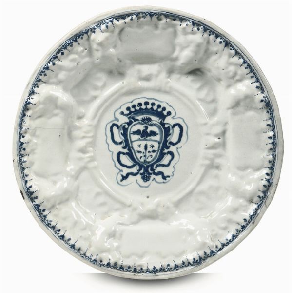Coppia di grandi piatti Savona, manifattura Salomone, inizio del XVIII secolo  - Asta Antiquariato - Associazione Nazionale - Case d'Asta italiane