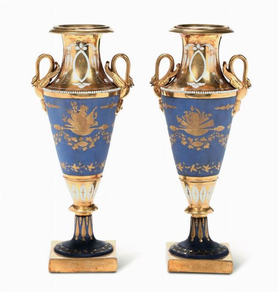 Coppia di vasi Parigi, inizio del XIX secolo  - Asta Antiquariato - Associazione Nazionale - Case d'Asta italiane