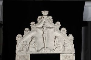 Grande cornice architettonica in marmo bianco scolpito, Veneto XIX-XX secolo  - Asta Antiquariato - Associazione Nazionale - Case d'Asta italiane