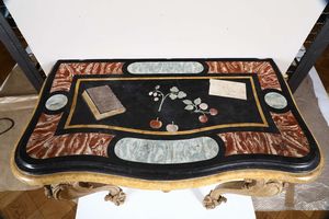 Console in stile Luigi XV in legno intagliato e dipinto, XIX secolo  - Asta Antiquariato - Associazione Nazionale - Case d'Asta italiane