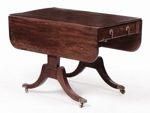 Tavolino in mogano, Inghliterra XIX secolo  - Asta Antiquariato - Associazione Nazionale - Case d'Asta italiane
