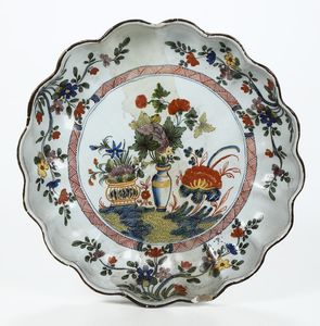 Piatto Faenza, manifattura Ferniani, 1775-1800  - Asta Antiquariato - Associazione Nazionale - Case d'Asta italiane