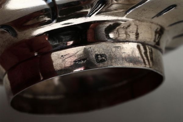 Epergne in argento fuso, sbalzato e parzialmente dorato. Londra 1758. Argentiere Henry Morris  - Asta Argenti da Collezione - Associazione Nazionale - Case d'Asta italiane