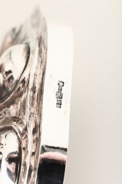 Cestino con manico in argento fuso, sbalzato e traforato. Russia, città di Mosca 1841, saggiatore Michail Pavlovitsch Tschurmasov. Argentiere B.K. (non identificato)  - Asta Argenti da Collezione - Associazione Nazionale - Case d'Asta italiane