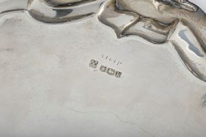 Salver in argento sbalzato, Città di Sheffield 1927  - Asta Argenti da Collezione, XX Secolo - Associazione Nazionale - Case d'Asta italiane