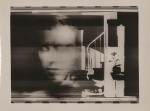 PAOLO GIOLI : Volto attraverso particolare di un'immagine di Kertész, dalla serie Photofinish  - Asta ASTA DI FOTOGRAFIA e OPERE D'ARTE SU CARTA - Associazione Nazionale - Case d'Asta italiane