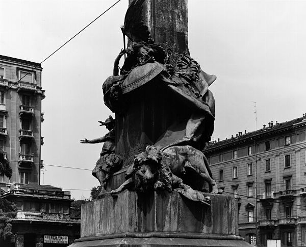 GABRIELE BASILICO : Piazza Cinque Giornate, Milano  - Asta Fotografia - Associazione Nazionale - Case d'Asta italiane