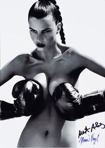 Mert Alas - Woman with boxing gloves