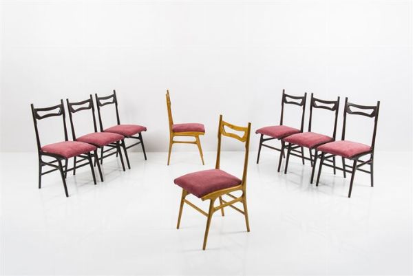 PRODUZIONE ITALIANA : Sei sedie in legno ebanizzato e due in legno chiaro  sedute imbottite rivestite in tessuto. Anni '60 cm 95x40x45  - Asta Asta 155 - Design - Associazione Nazionale - Case d'Asta italiane